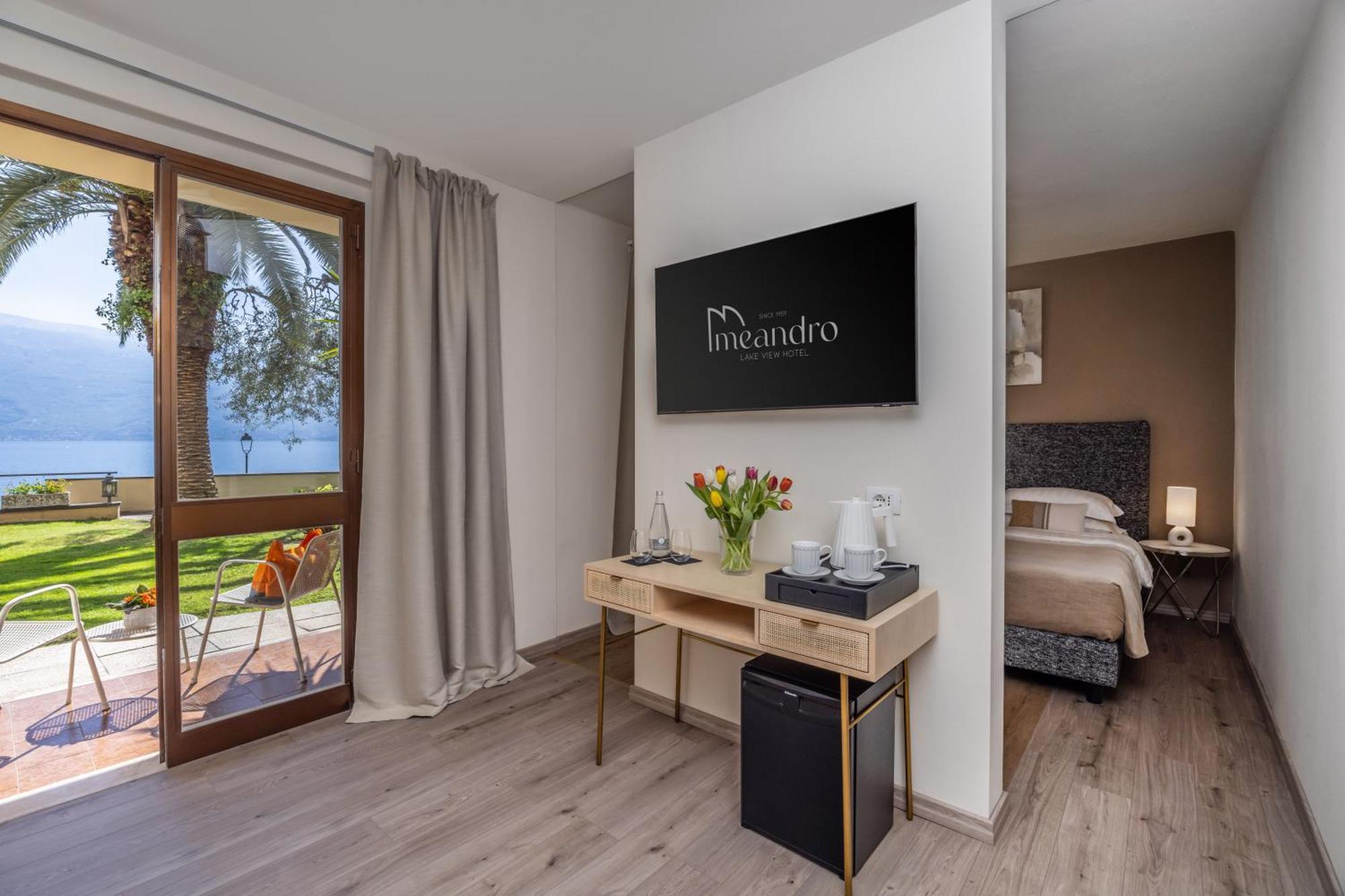 Hotel Meandro - Lake View Гарньяно Екстер'єр фото