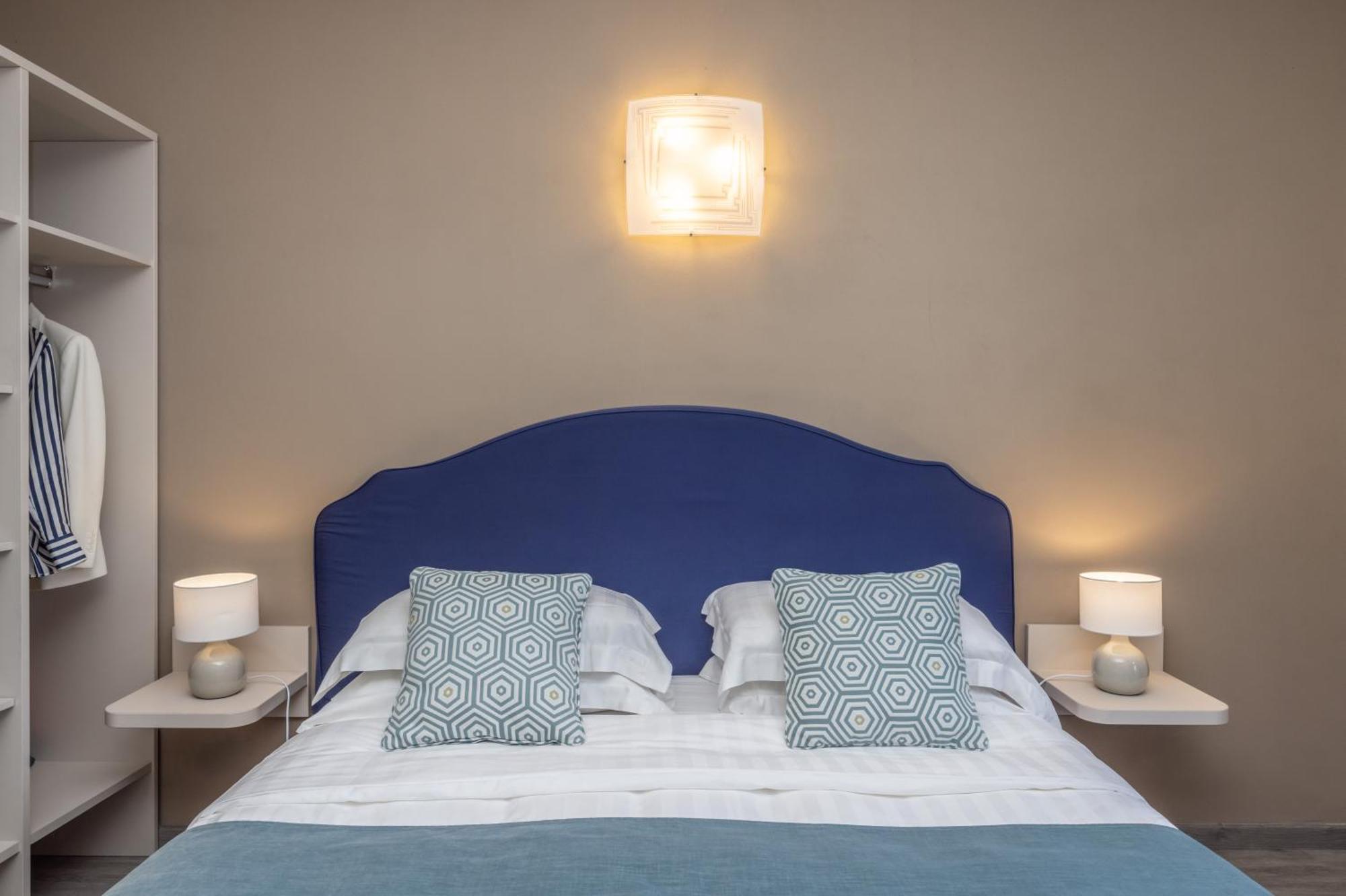 Hotel Meandro - Lake View Гарньяно Номер фото