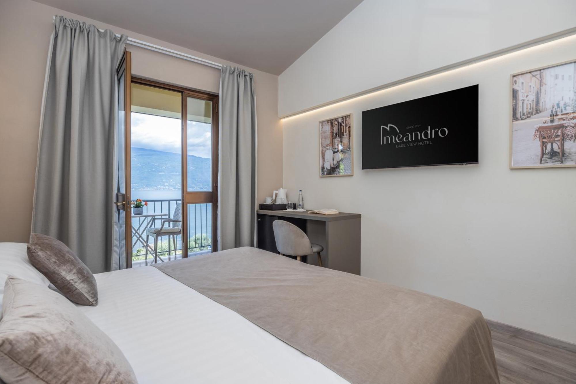 Hotel Meandro - Lake View Гарньяно Номер фото