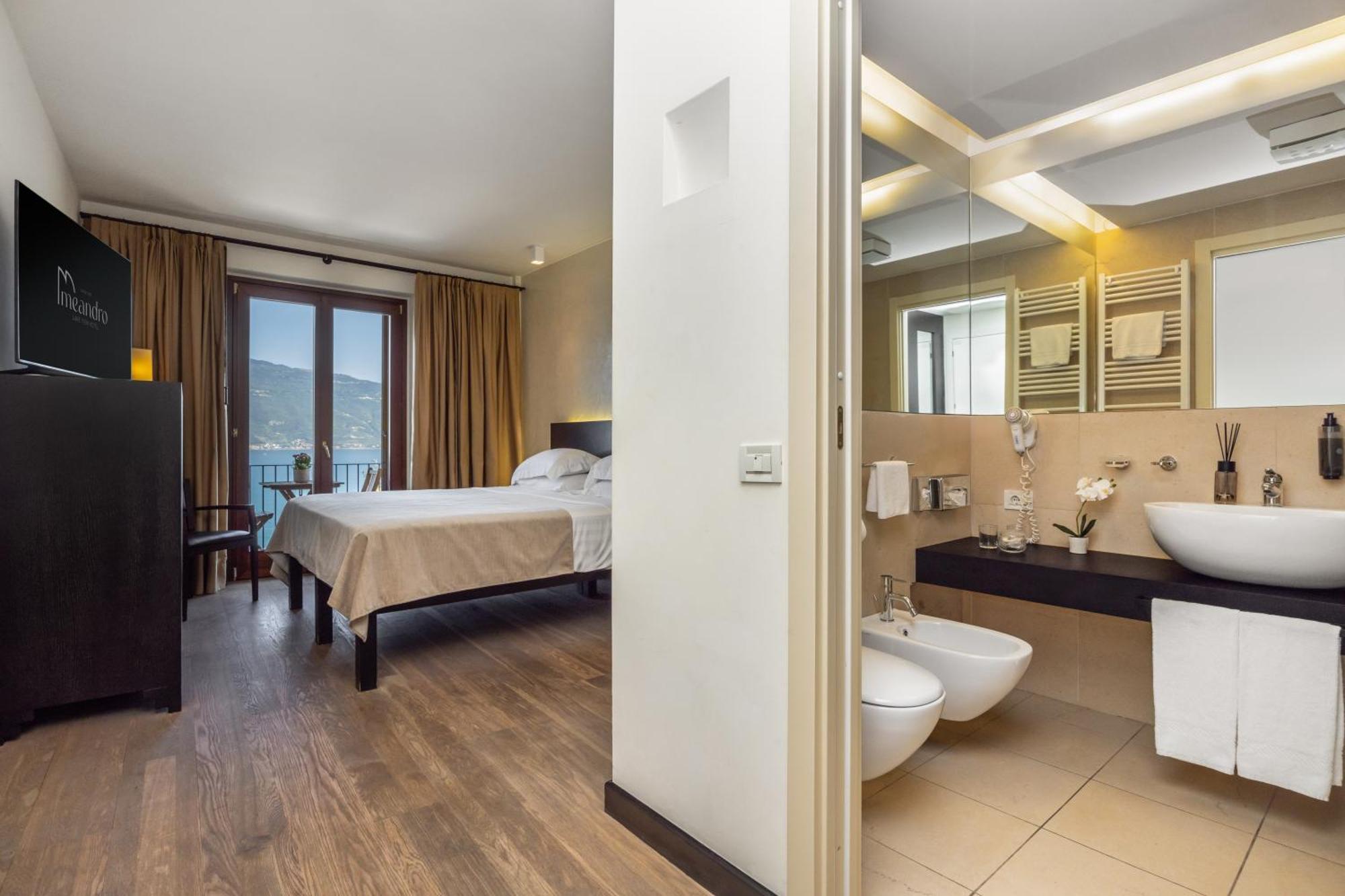 Hotel Meandro - Lake View Гарньяно Екстер'єр фото